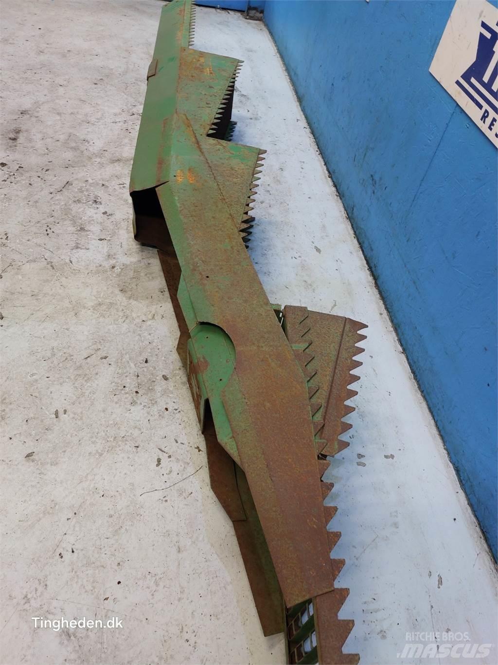 John Deere 1042 Ražas novākšanas kombainu papildaprīkojums