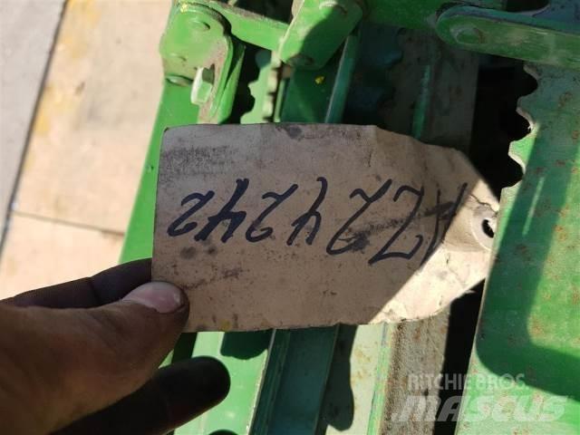 John Deere 1052 Ražas novākšanas kombainu papildaprīkojums