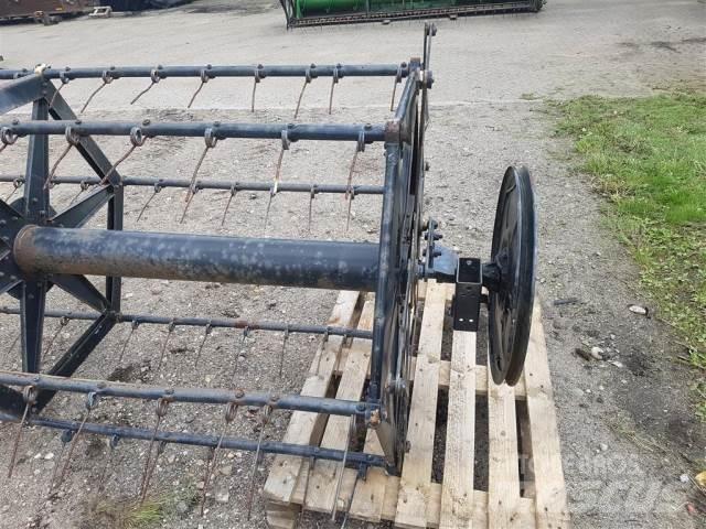 John Deere 1065 Ražas novākšanas kombainu papildaprīkojums