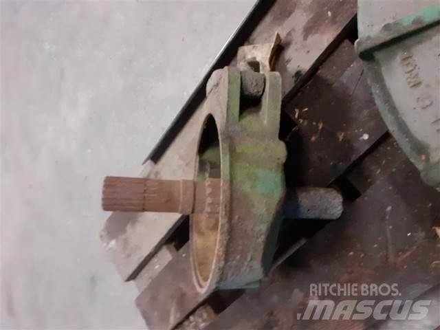 John Deere 1065 Ražas novākšanas kombainu papildaprīkojums