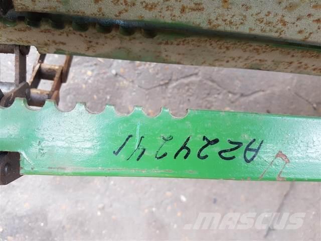 John Deere 1075 Ražas novākšanas kombainu papildaprīkojums
