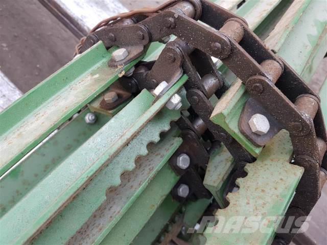 John Deere 1075 Ražas novākšanas kombainu papildaprīkojums