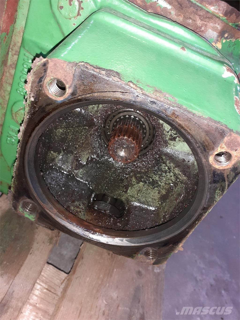 John Deere 1075 Transmisija