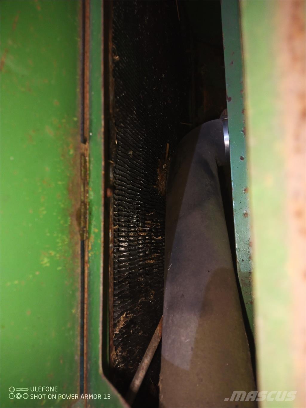 John Deere 1075 Kabīnes un interjers
