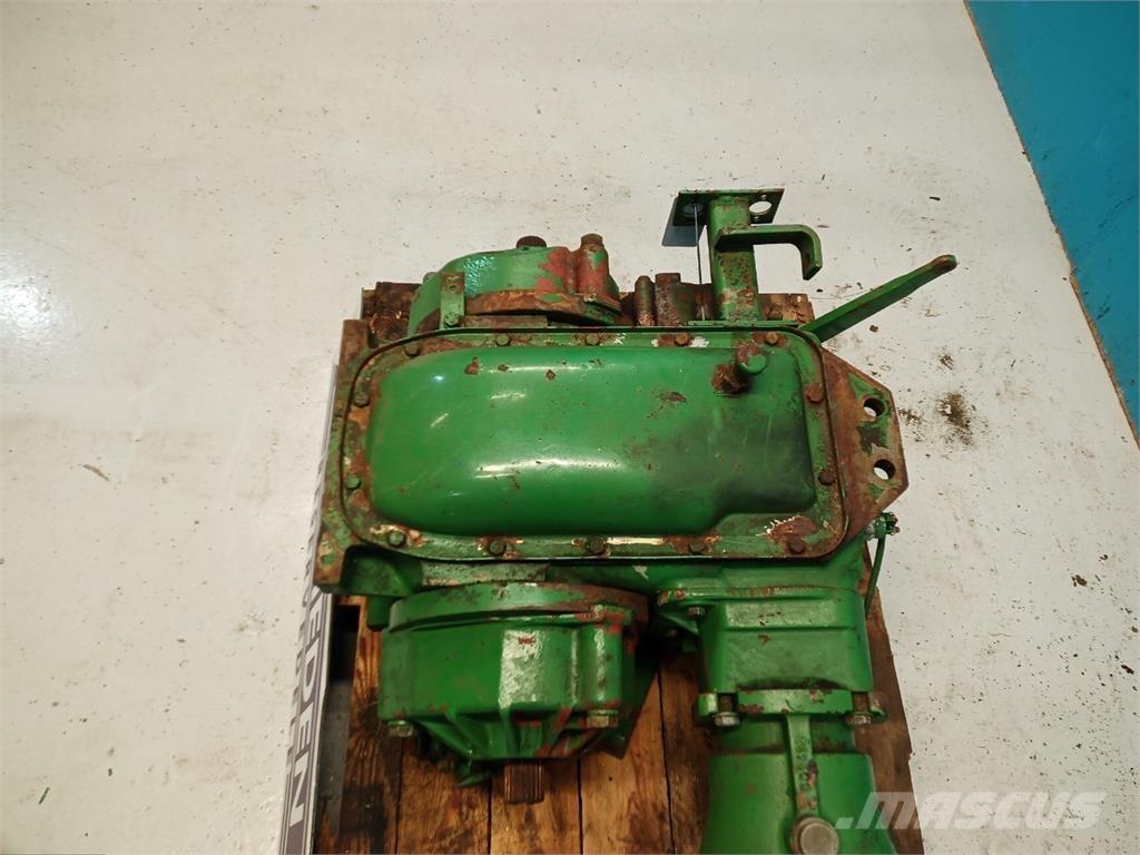 John Deere 1075 Transmisija