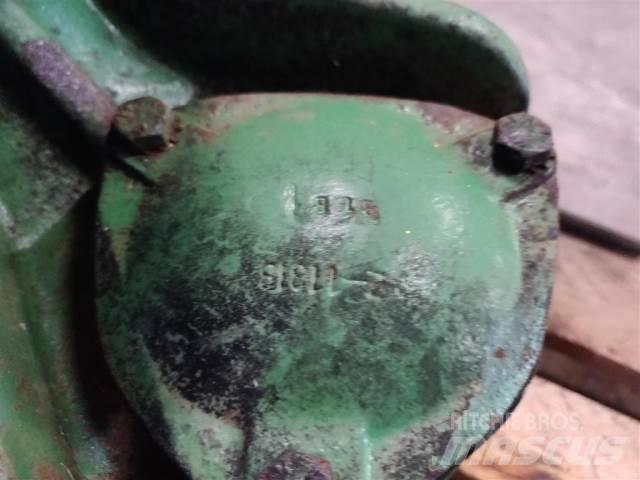 John Deere 1085 Ražas novākšanas kombainu papildaprīkojums