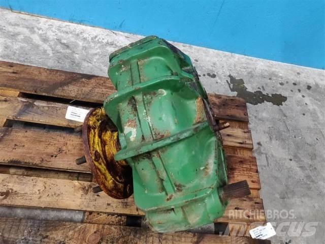 John Deere 1085 Ražas novākšanas kombainu papildaprīkojums