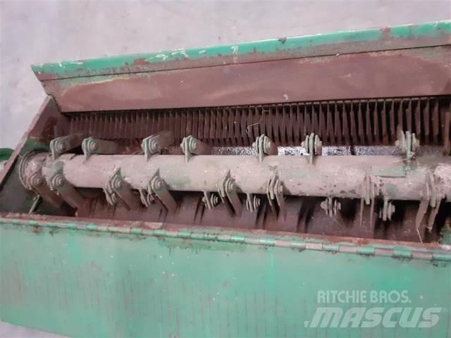 John Deere 1085 Ražas novākšanas kombainu papildaprīkojums