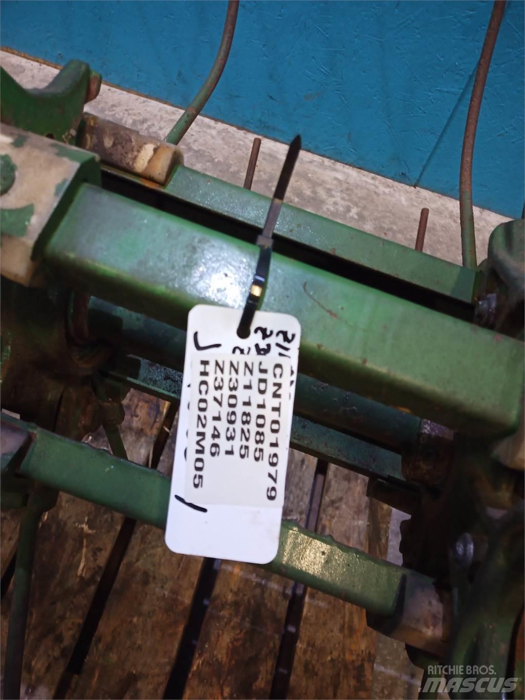 John Deere 1085 Ražas novākšanas kombainu papildaprīkojums