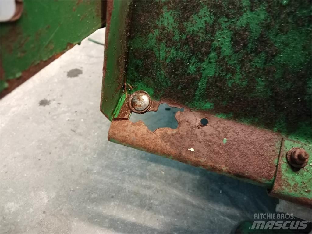 John Deere 1085 Smilšu un sāls kaisītāji