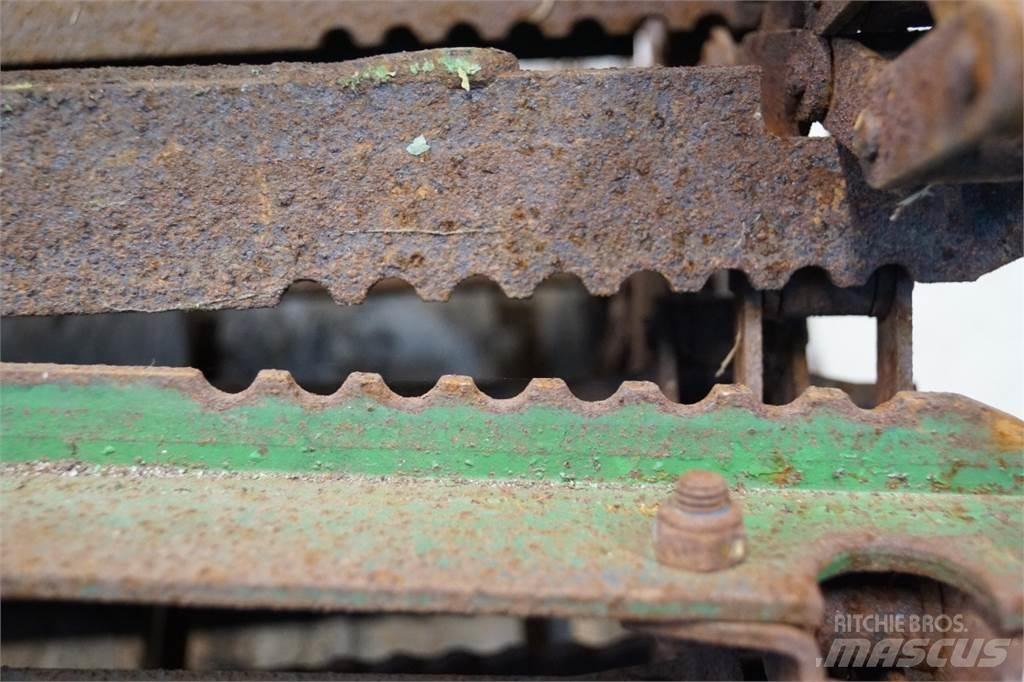 John Deere 1085 Ražas novākšanas kombainu papildaprīkojums