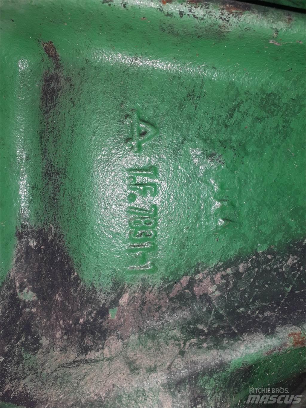 John Deere 1550 Ražas novākšanas kombainu papildaprīkojums