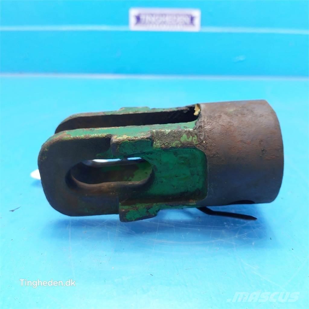 John Deere 1640 Cits traktoru papildaprīkojums