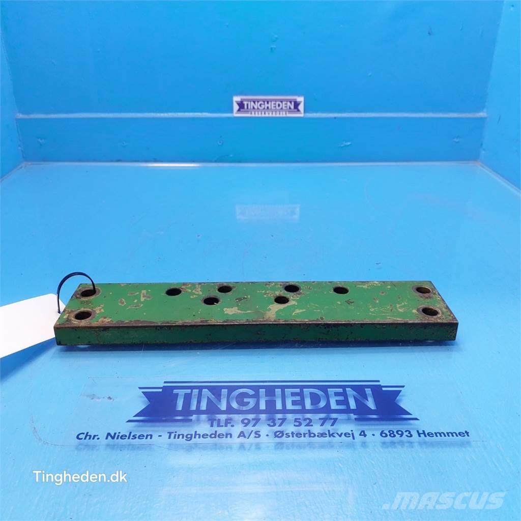 John Deere 1750 Cits traktoru papildaprīkojums
