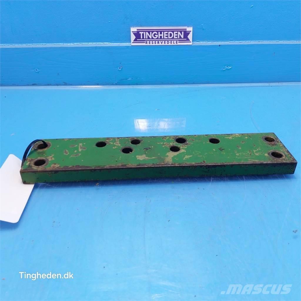 John Deere 1750 Cits traktoru papildaprīkojums