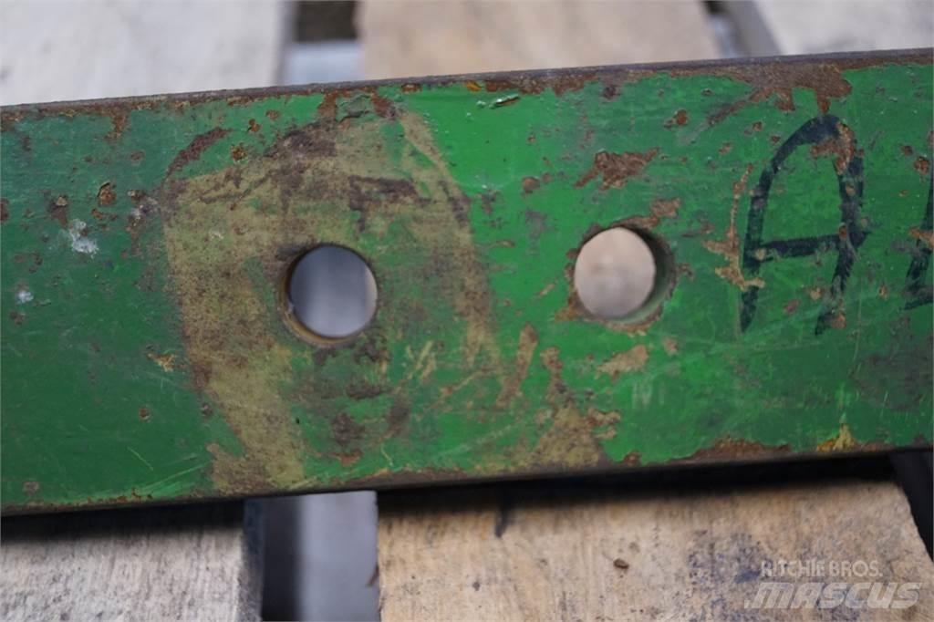 John Deere 2010 Cits traktoru papildaprīkojums