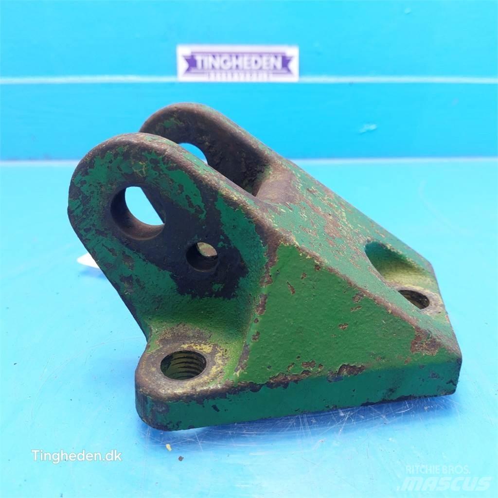 John Deere 2020 Cits traktoru papildaprīkojums