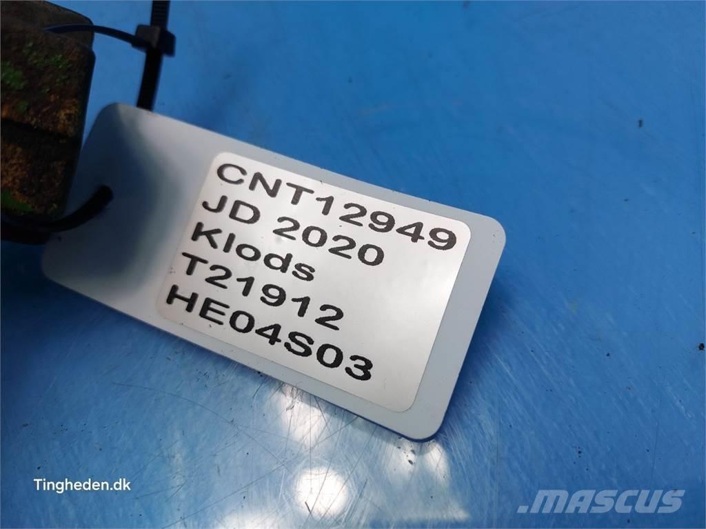 John Deere 2020 Cits traktoru papildaprīkojums