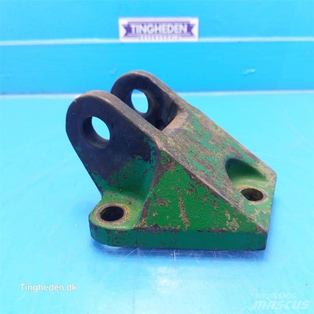 John Deere 2030 Cits traktoru papildaprīkojums