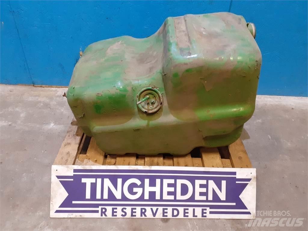 John Deere 2040 Cits traktoru papildaprīkojums