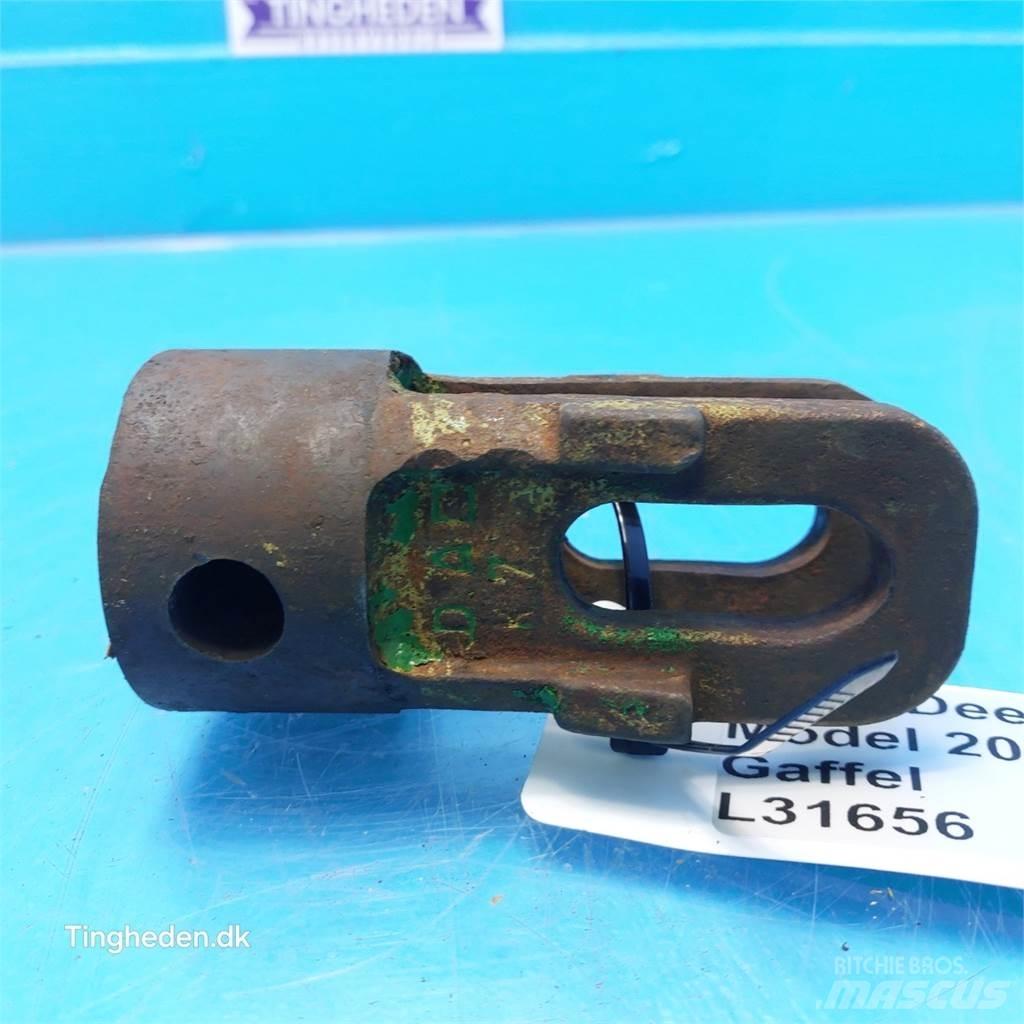 John Deere 2040 Cits traktoru papildaprīkojums