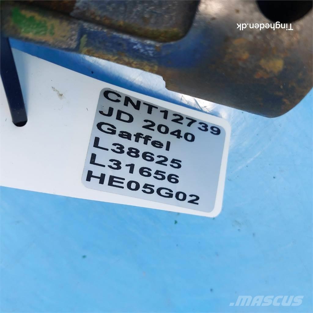 John Deere 2040 Cits traktoru papildaprīkojums