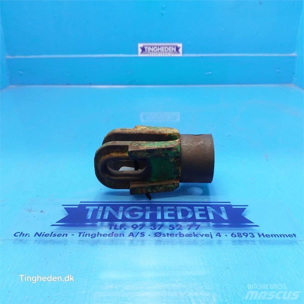 John Deere 2040 Cits traktoru papildaprīkojums