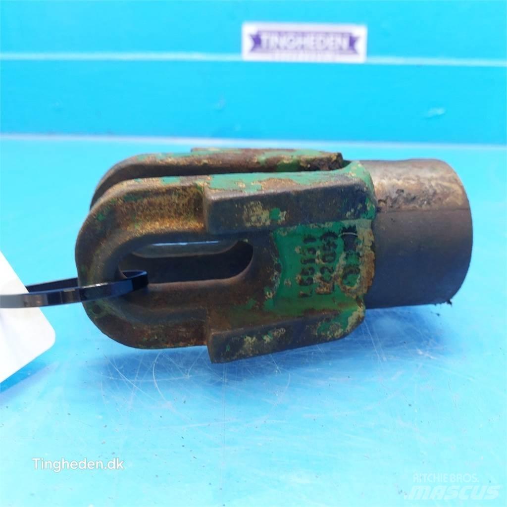 John Deere 2040 Cits traktoru papildaprīkojums