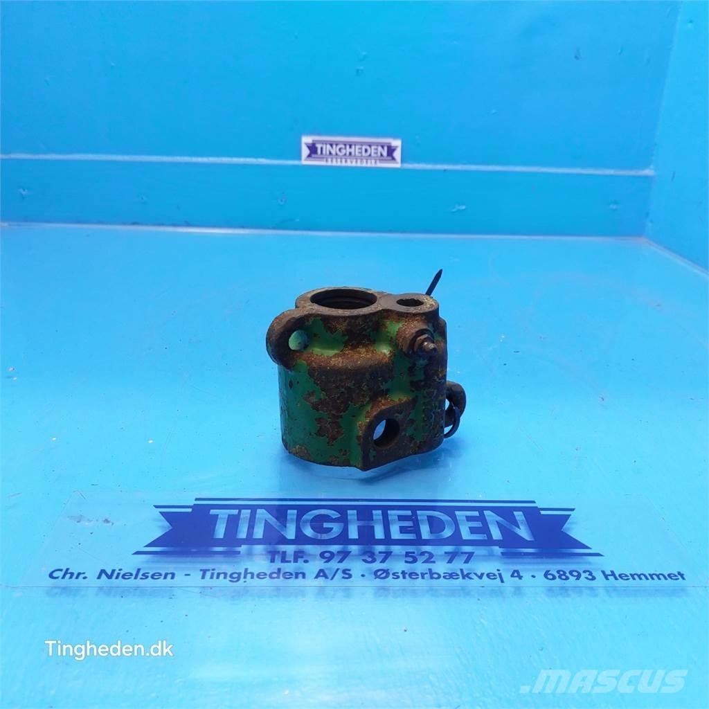 John Deere 2040 Cits traktoru papildaprīkojums