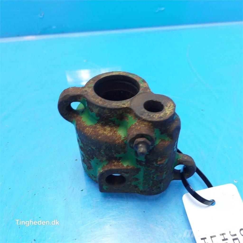John Deere 2040 Cits traktoru papildaprīkojums