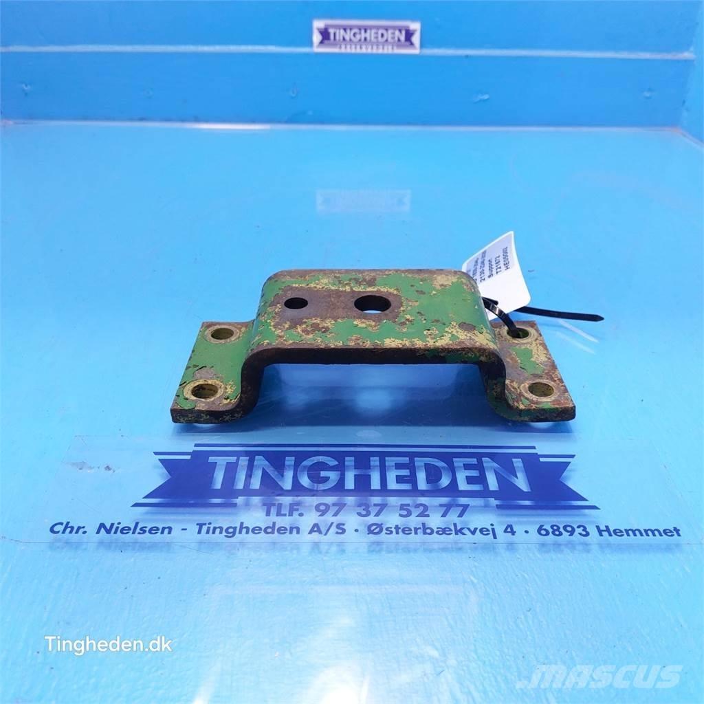 John Deere 2040 Cits traktoru papildaprīkojums