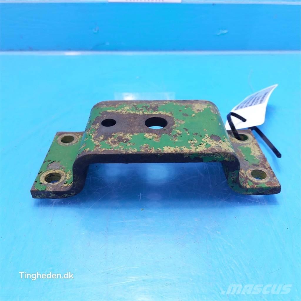 John Deere 2040 Cits traktoru papildaprīkojums