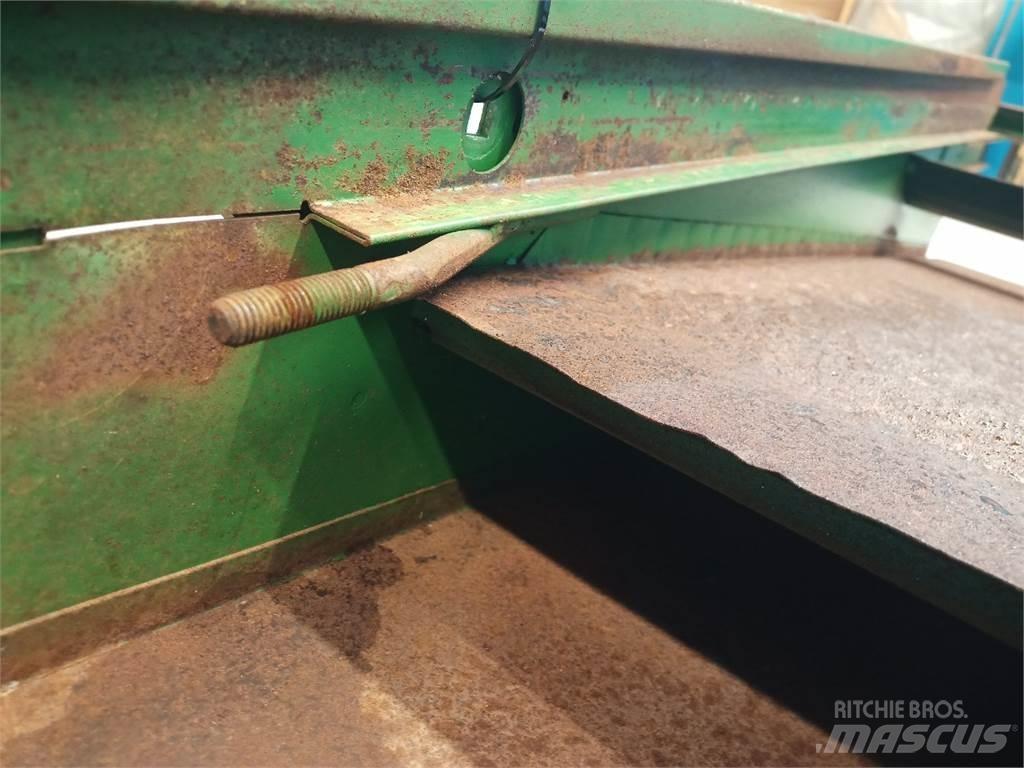 John Deere 2054 Smilšu un sāls kaisītāji