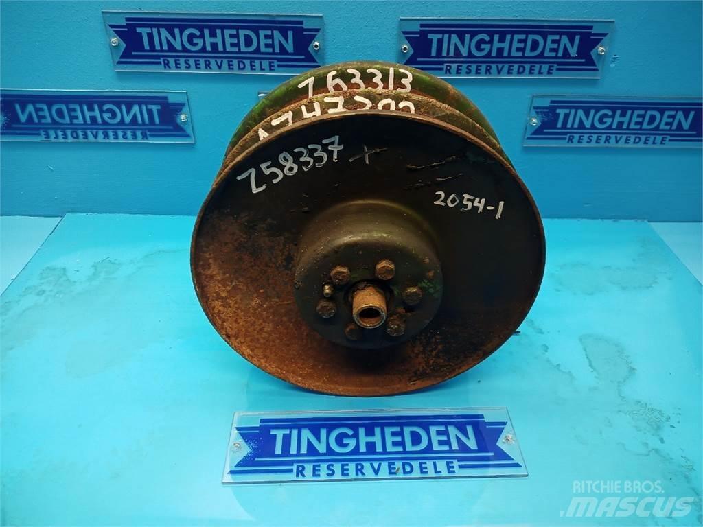 John Deere 2054 Smilšu un sāls kaisītāji