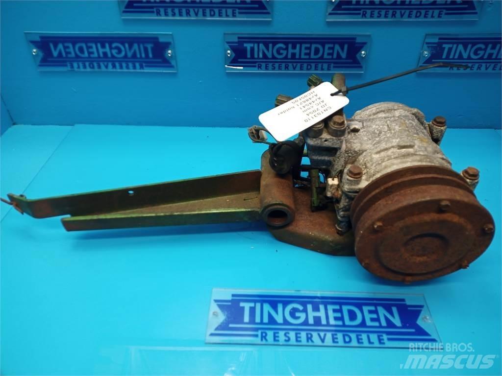 John Deere 2054 Kabīnes un interjers