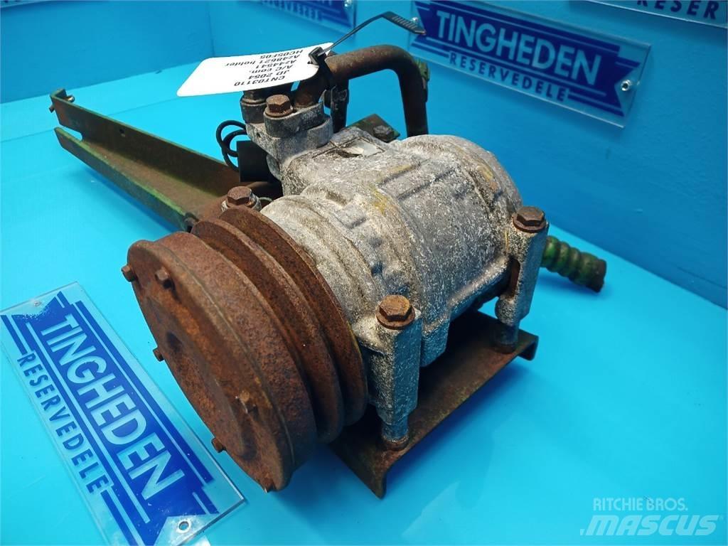 John Deere 2054 Kabīnes un interjers
