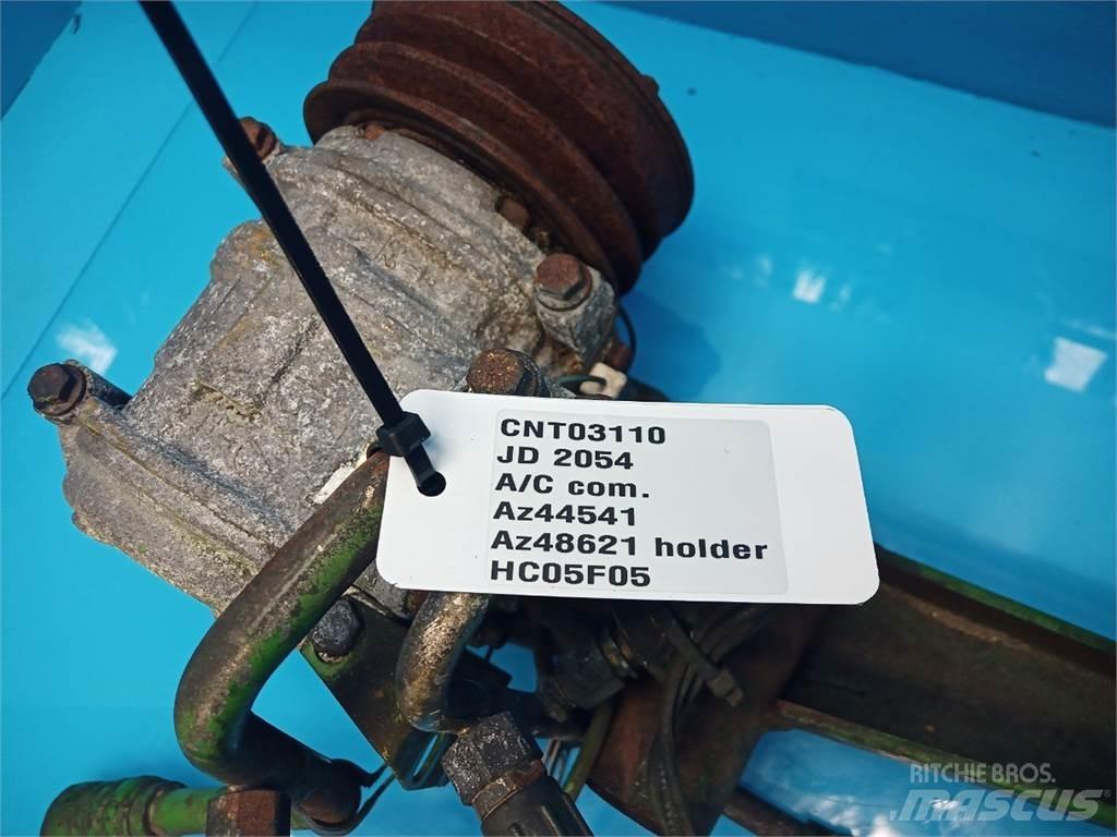 John Deere 2054 Kabīnes un interjers