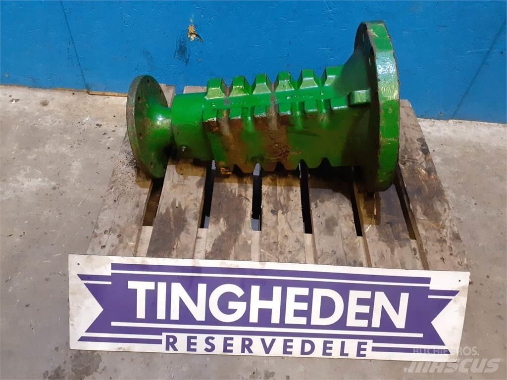 John Deere 2120 Cits traktoru papildaprīkojums