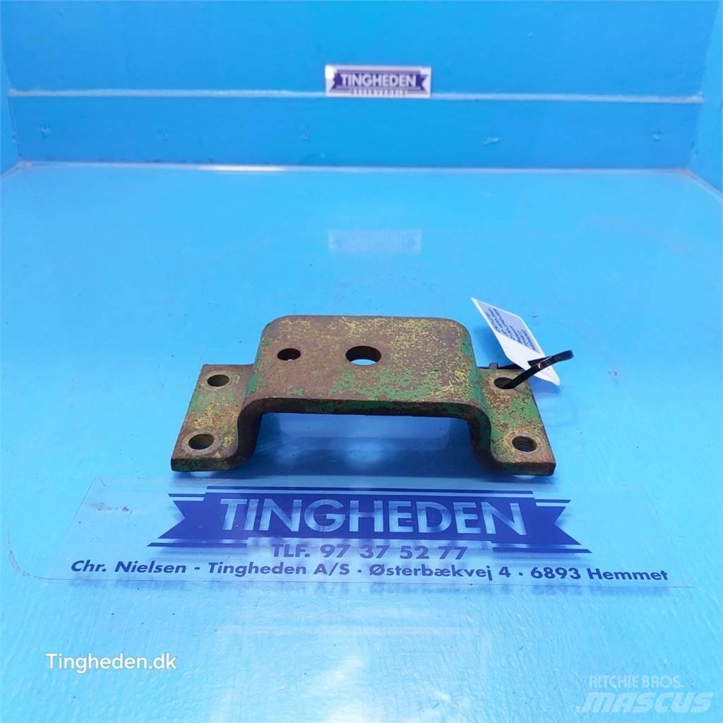 John Deere 2130 Cits traktoru papildaprīkojums