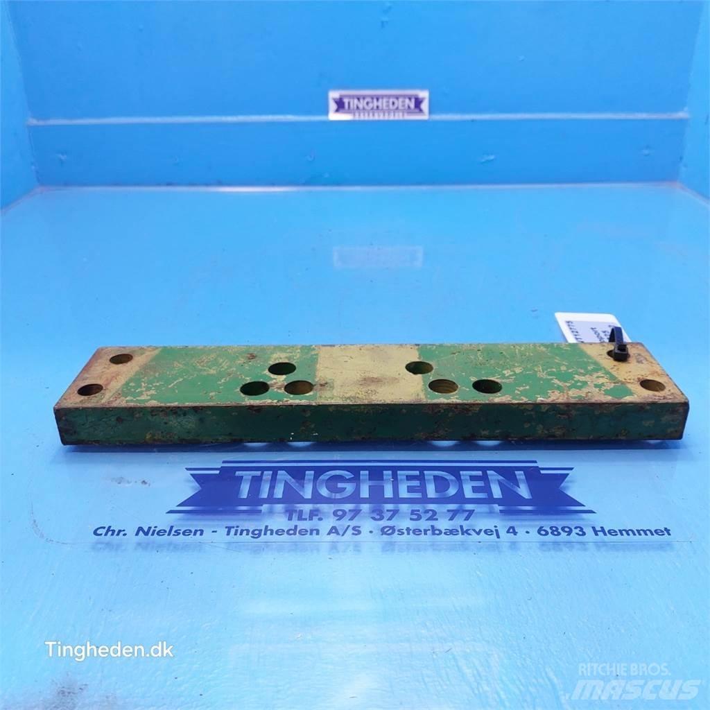 John Deere 2141 Cits traktoru papildaprīkojums