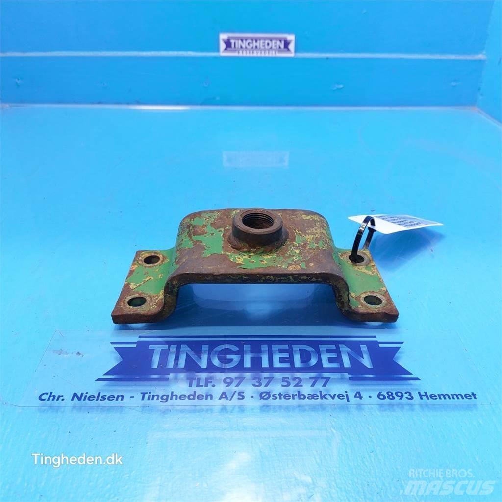 John Deere 2240 Cits traktoru papildaprīkojums