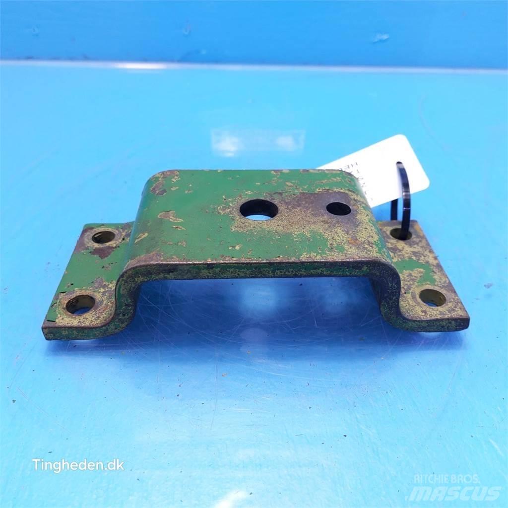 John Deere 2240 Cits traktoru papildaprīkojums