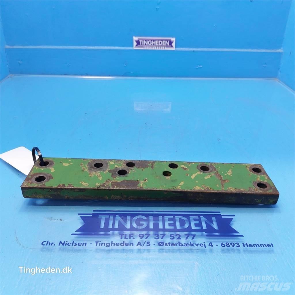 John Deere 2250 Cits traktoru papildaprīkojums