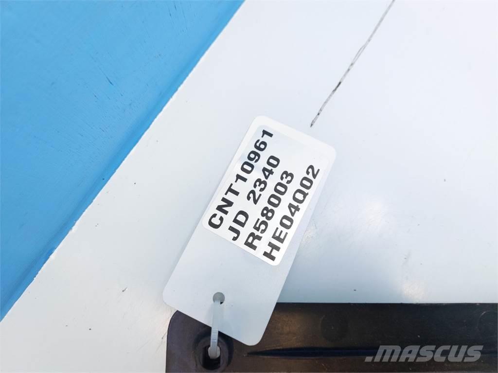 John Deere 2340 Kabīnes un interjers