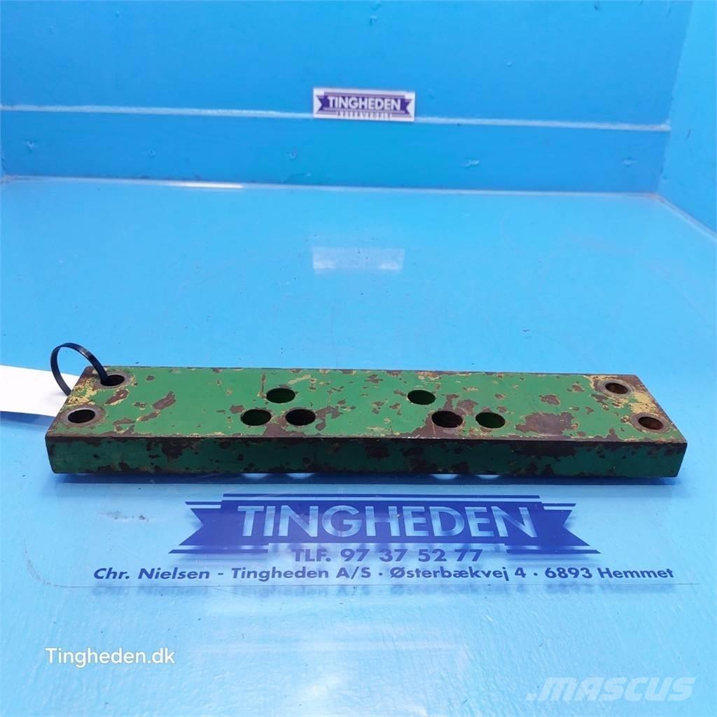 John Deere 2951 Cits traktoru papildaprīkojums