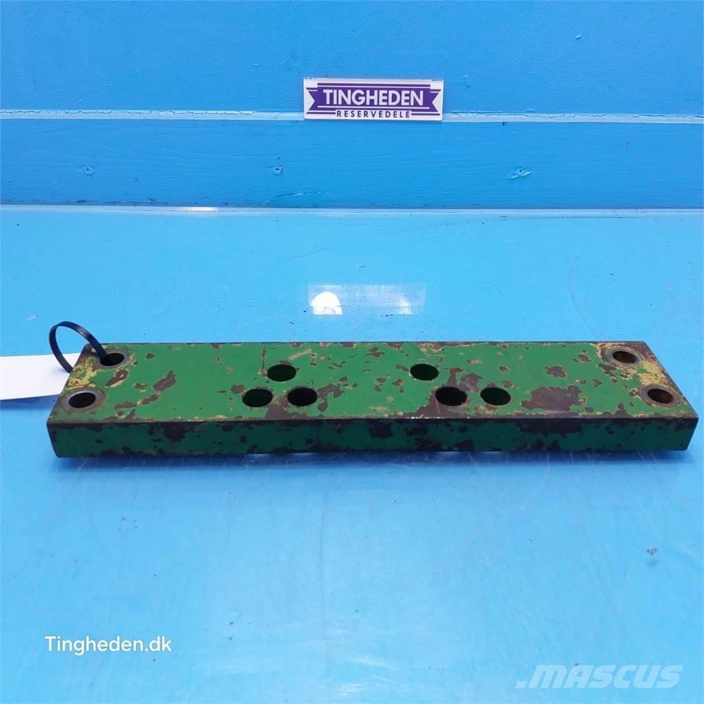 John Deere 2951 Cits traktoru papildaprīkojums
