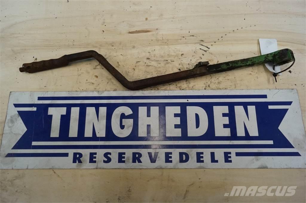 John Deere 302 Kabīnes un interjers