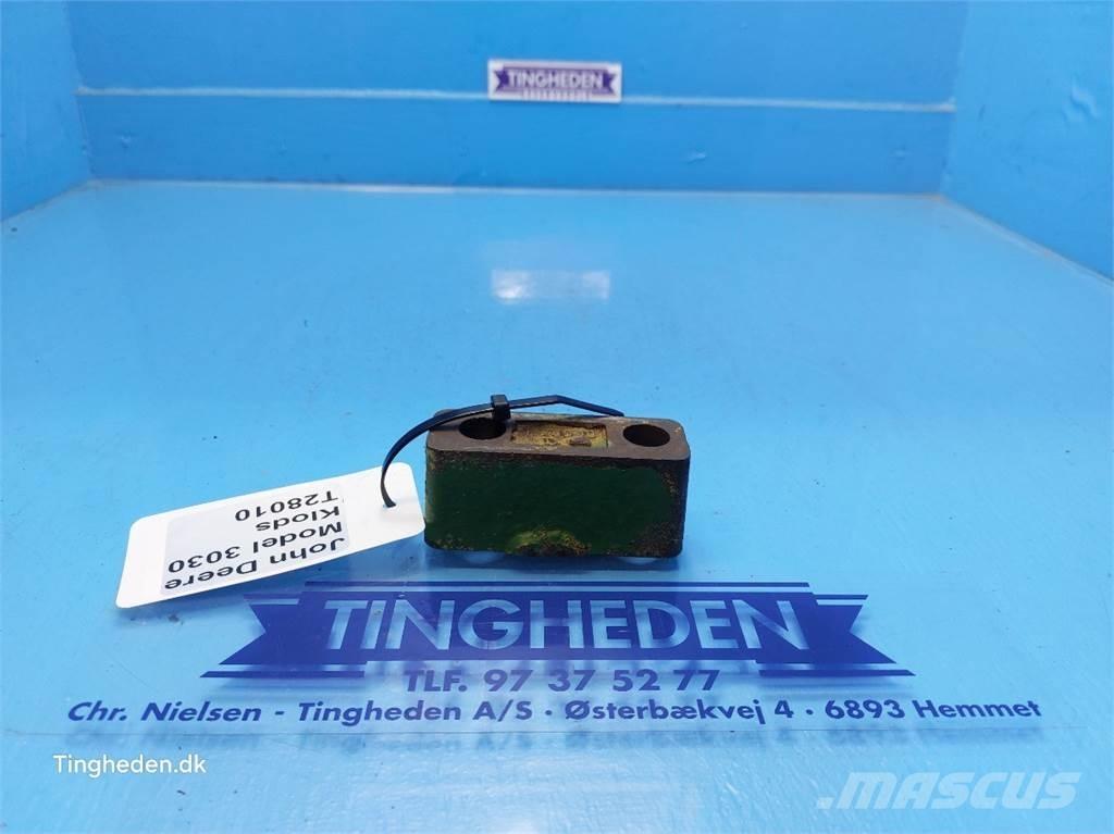 John Deere 3030 Cits traktoru papildaprīkojums