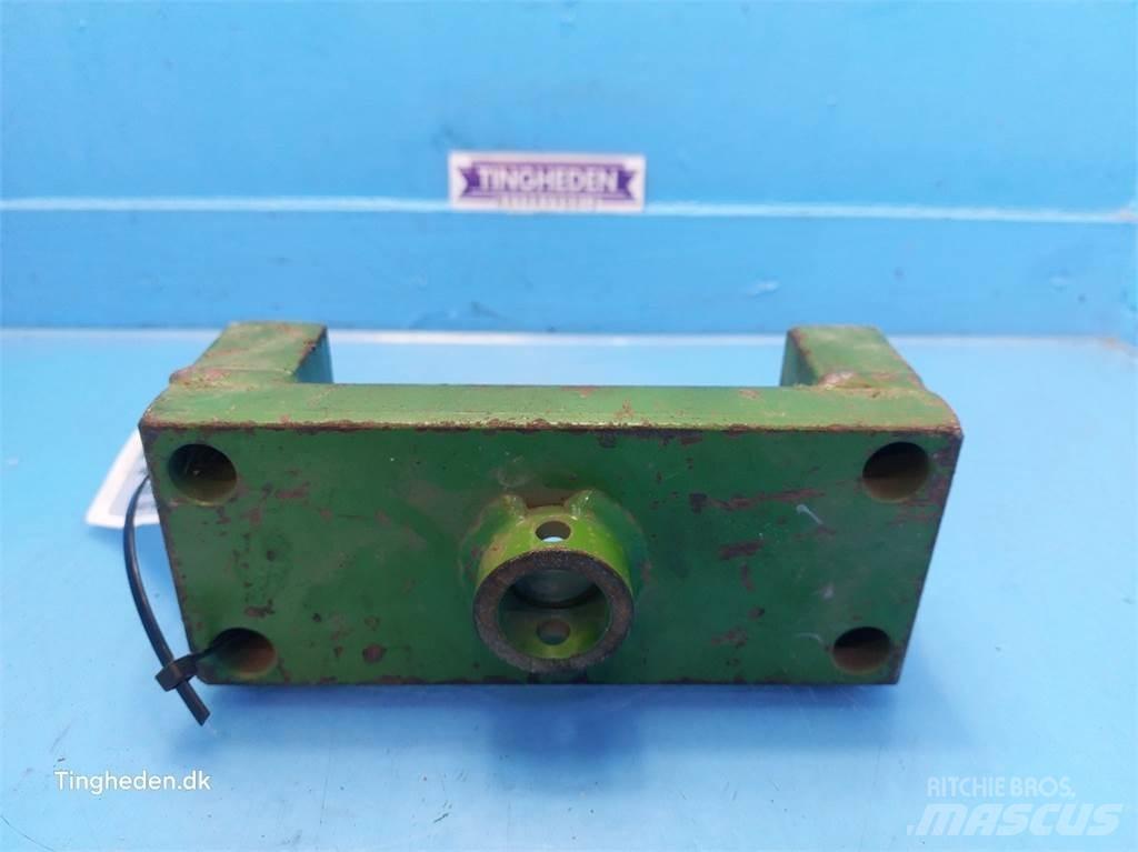 John Deere 3030 Cits traktoru papildaprīkojums
