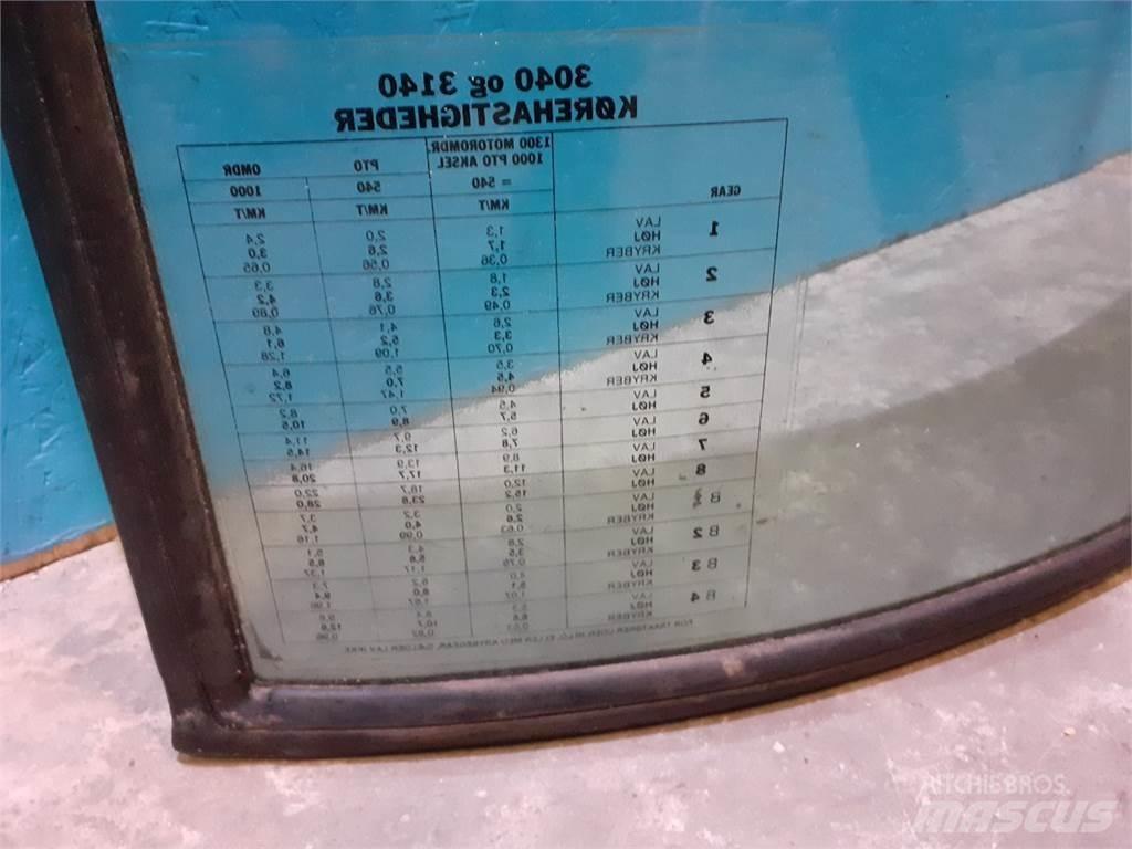 John Deere 3040 Kabīnes un interjers